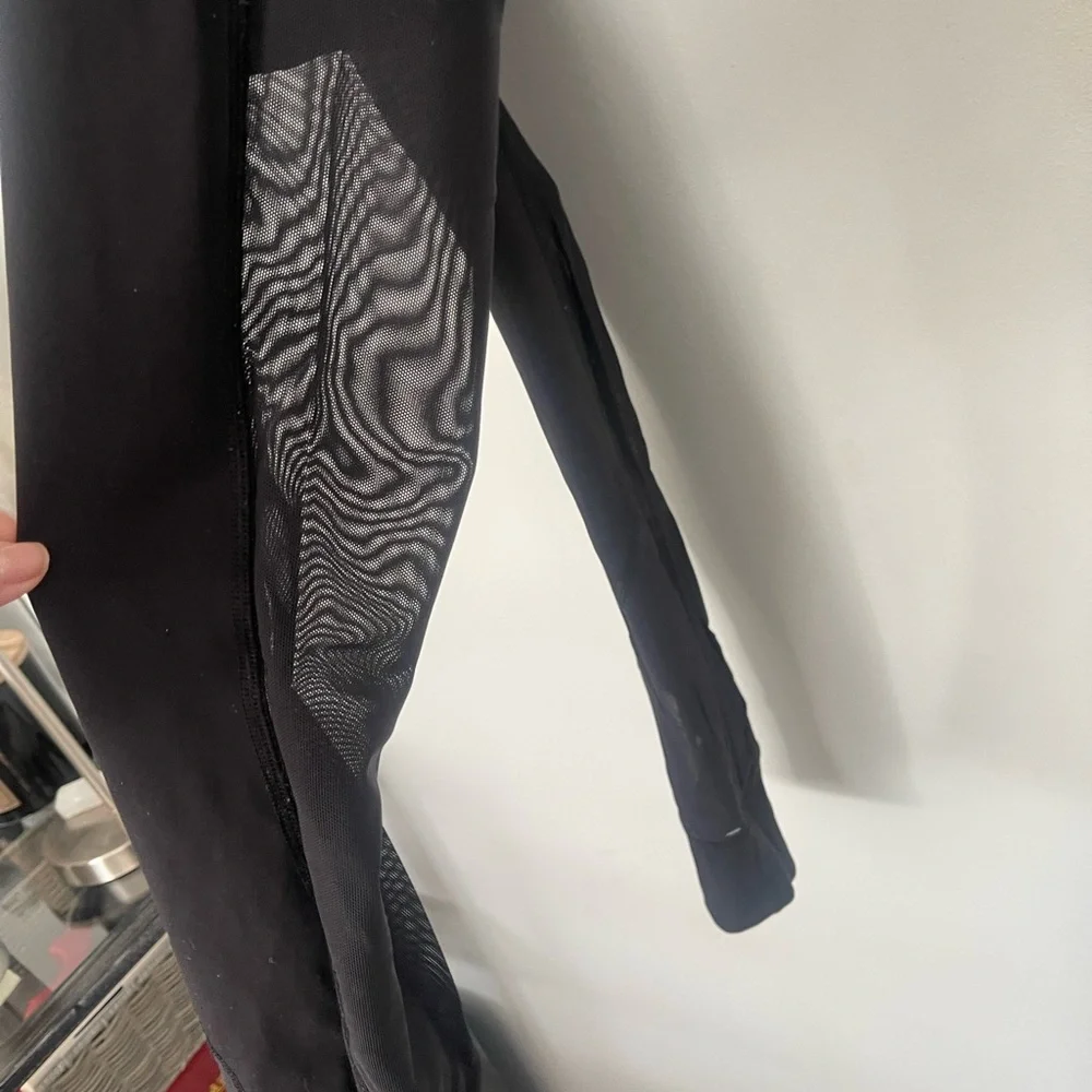 Lululemon - Picture 3 of 5